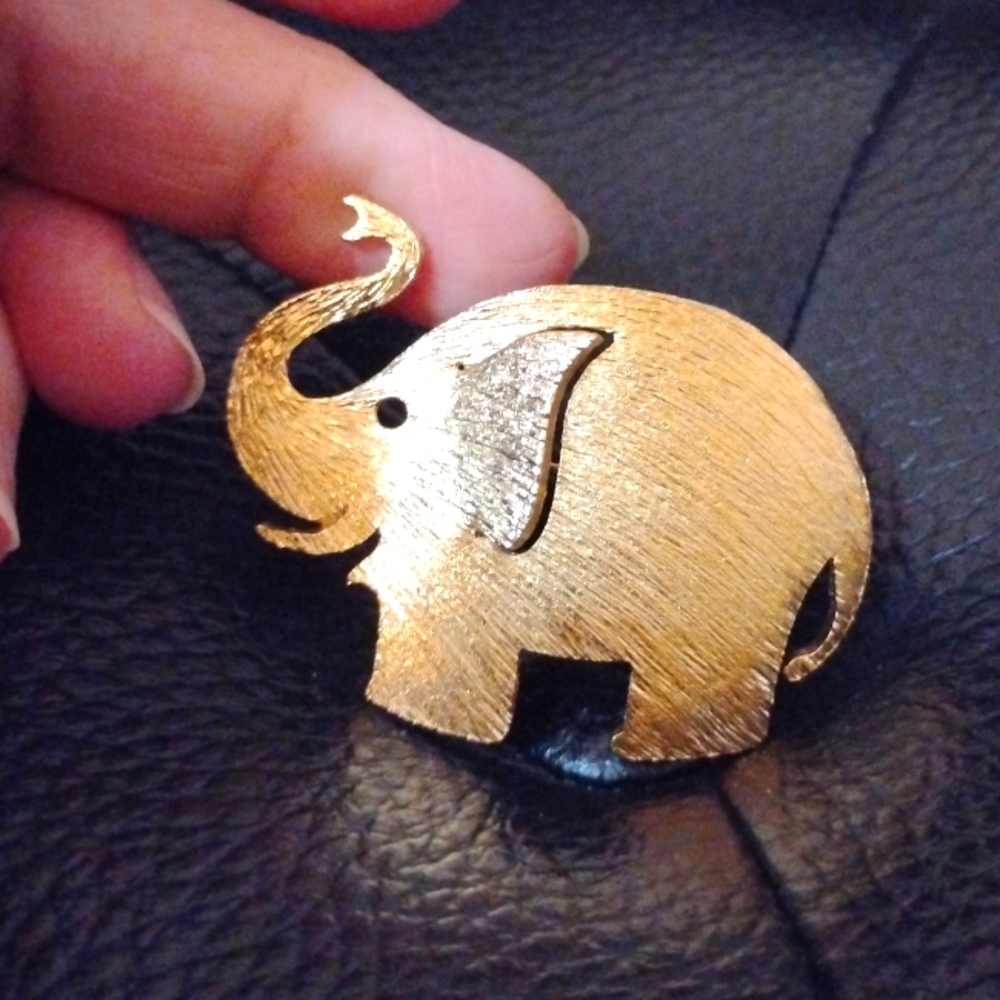 Gold Tone Elephant Mammoth 🦣 Brooch NEPIER (C)